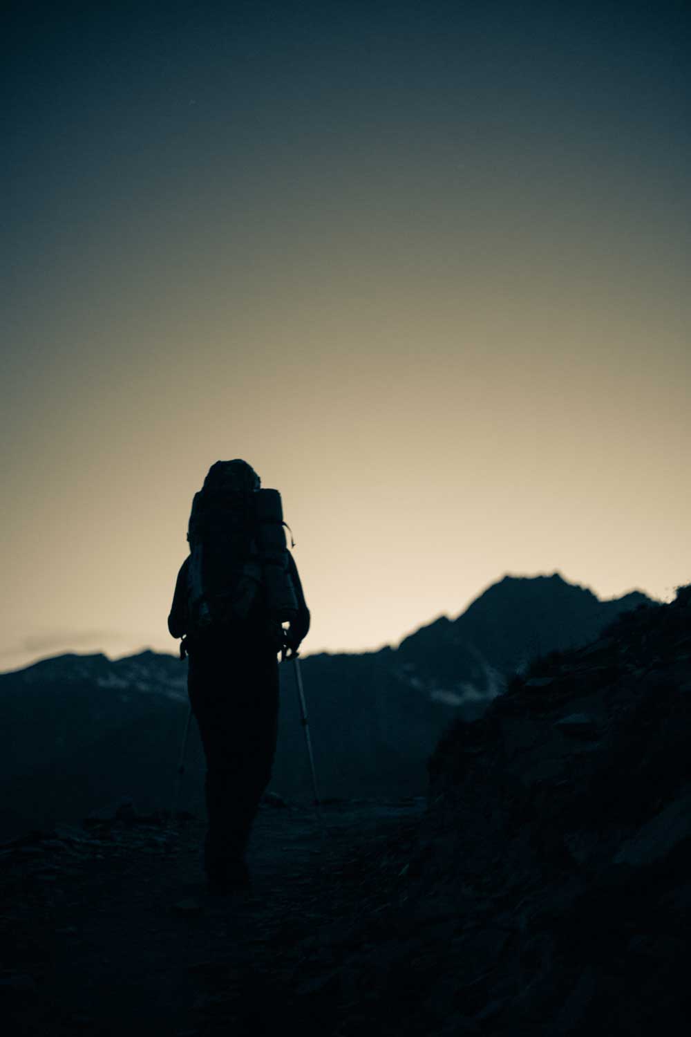 Alpiniste au coucher de soleil