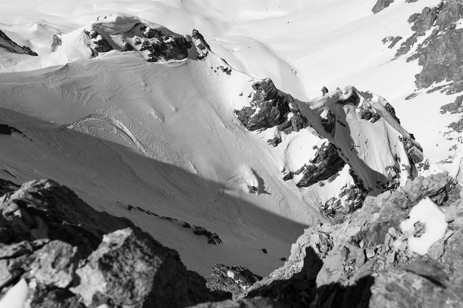 Couloir skiing at LAcs Merlets, Vanoise.