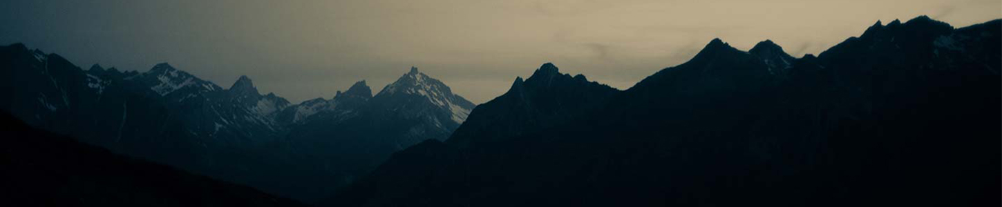 paysage de montagne au crépuscule